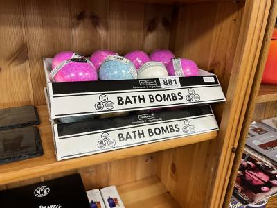 LOT OF BATH BOMBS