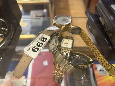 LOT OF WATCHES