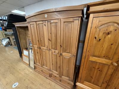 PINE TRIPLE WARDROBE