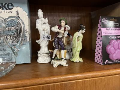 LOT OF PORCELAIN FIGURES