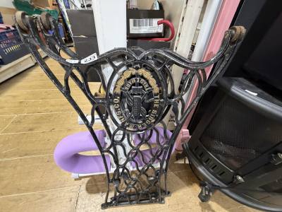 CAST SINGER SEWING MACHINE LEGS