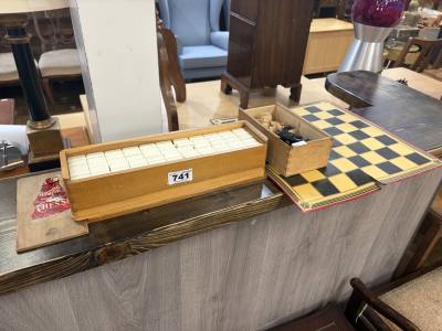 CHESS BOARD + PIECES + DOMINOES SET