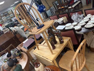 DINING TABLE + 2 X CHAIRS