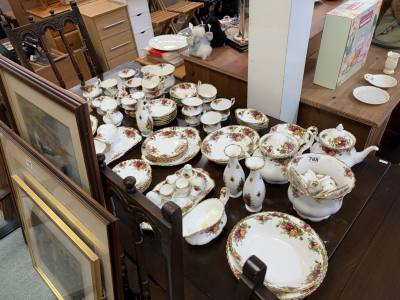 LOT OF COUNTRY ROSE