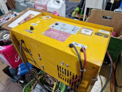 HEAVY DUTY BATTERY CHARGER