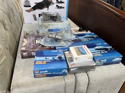 COLLECTION OF AIRPLANE MODELS