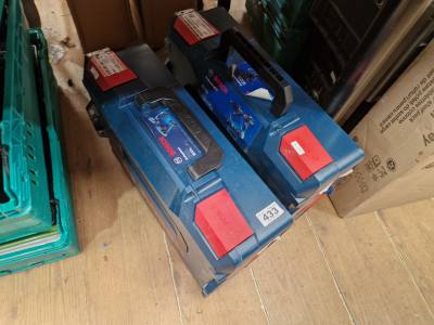 2 X BOSCH DRILLS (NEED BATTERIES)