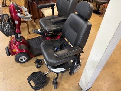 RAZOO POWERCHAIR + CHARGER