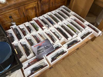 33 X MODEL TRAINS IN ORIGINAL BOXES