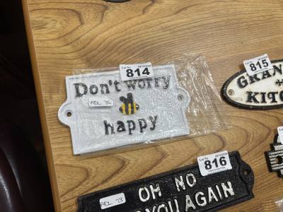 HAPPY BEE SIGN