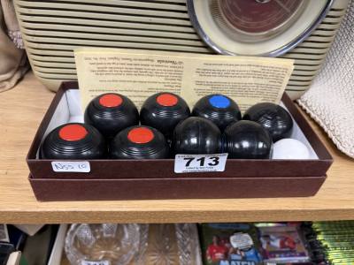 SET OF CARPET BOWLS