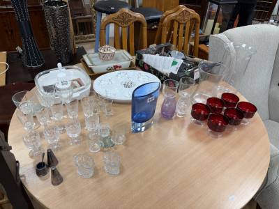 TABLE LOT