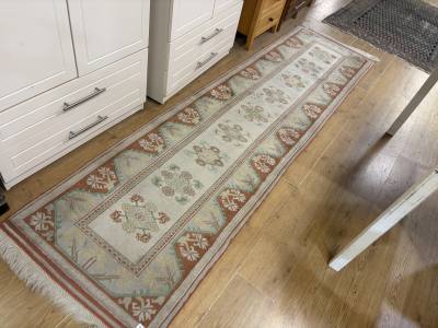 FLOOR RUG