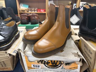 (SIZE 6) DM BOOTS