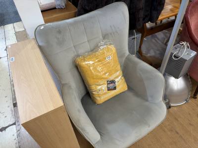 FABRIC WINGBACK CHAIR