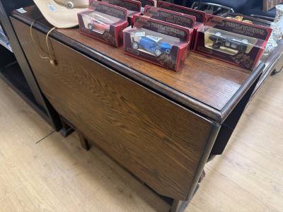 DARK OAK DROP LEAF TABLE