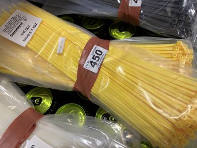 LOT OF CABLE TIES