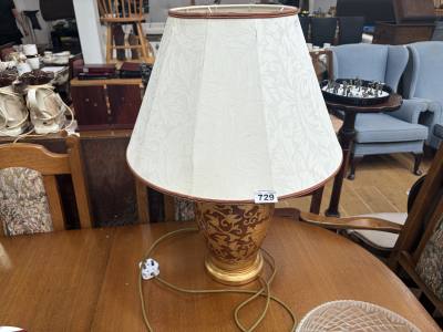 ORNATE TABLE LAMP