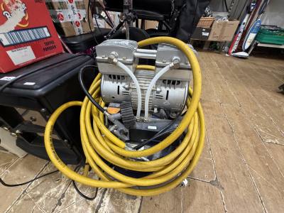 AIR COMPRESSOR