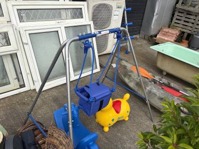 CHILDREN'S SWING + 2 X TOYS