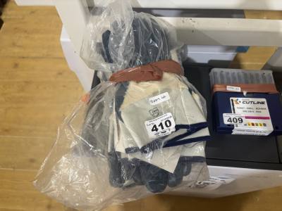BUNDLE OF GLOVES