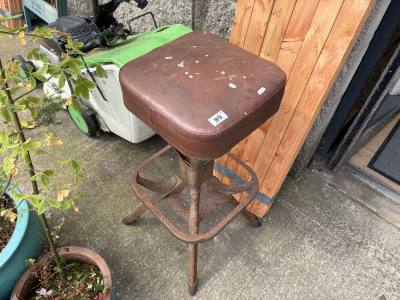 VINTAGE BAR STOOL (RES)