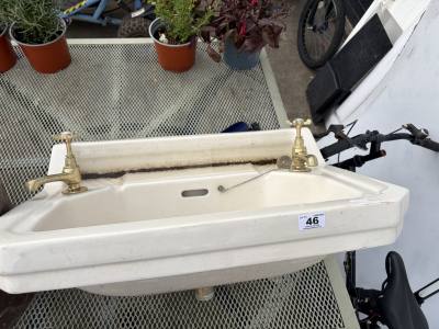 WHITE CERAMIC SINK