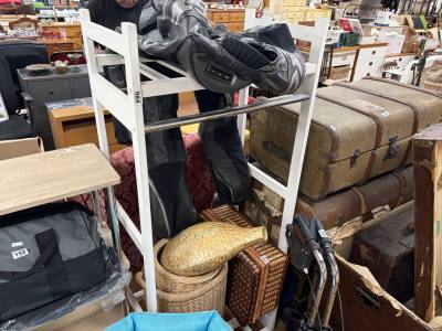 CLOTHES RACK
