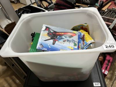 LARGE BOX OF LEGO