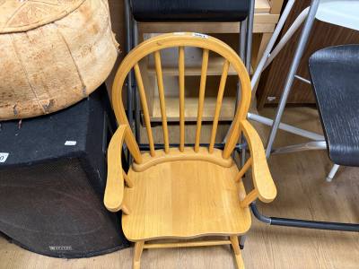 CHILDREN'S ROCKING CHAIR