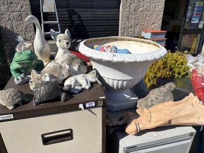LOT OF GARDEN ORNAMENTS