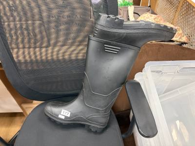 (SIZE 9) WELLIES