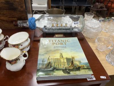 GLASS BOTTLE TITANIC MODEL + TITANIC PORT BOOK