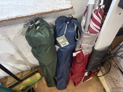 4 X UMBRELLAS / CHAIRS