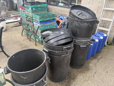 LOT OF PLASTIC BINS