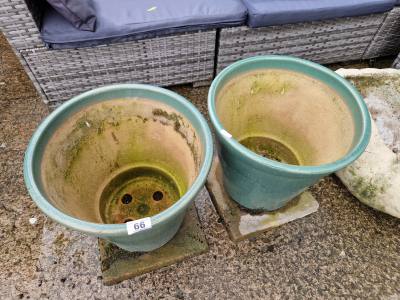 2 X PLANTERS