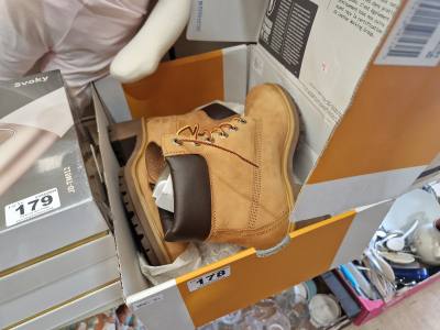 NEW TIMBERLAND BOOT SIZE 5 LADIES