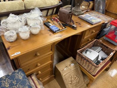PINE PEDESTAL DESK
