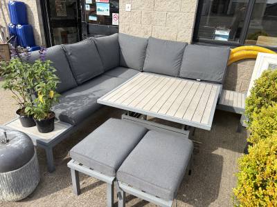 GARDEN SEATING SET + TABLE
