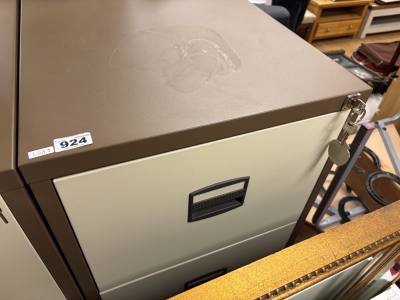4 DRAWER FILE CABINET + KEY