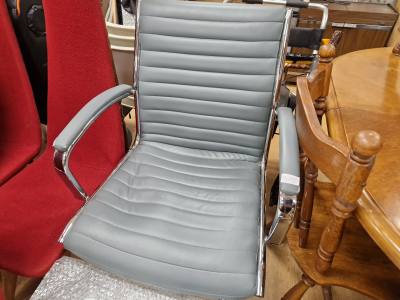 GRAY OFFICE CHAIR