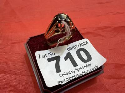 9CT GOLD GARNET RING (SIZE Q 1/2)