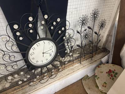 CLOCK + PLAQUE