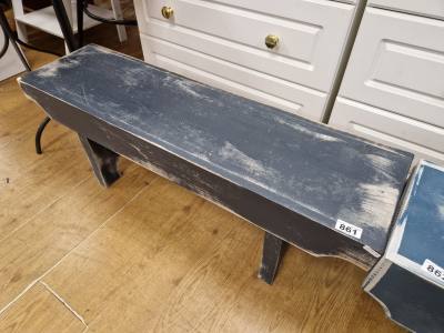 WOODEN BENCH