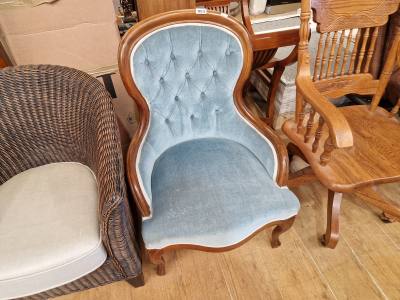 BUTTON BACK CHAIR
