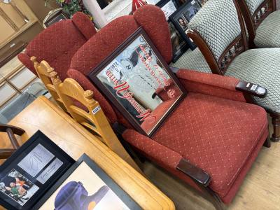 2 X FABRIC RECLINERS