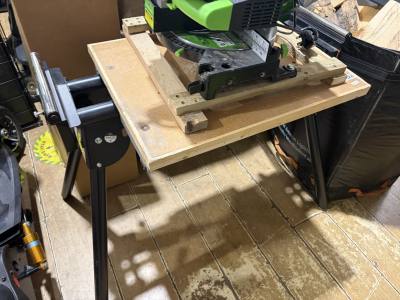 WORKERS SAW STAND