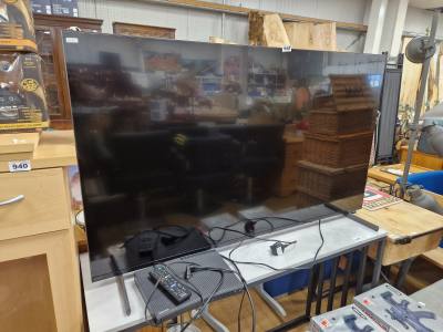 SONY 55" TV + REMOTE + BLU RAY PLAYER