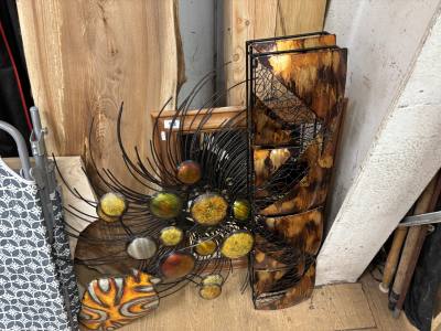 LOT OF PLAQUES + MIRROR