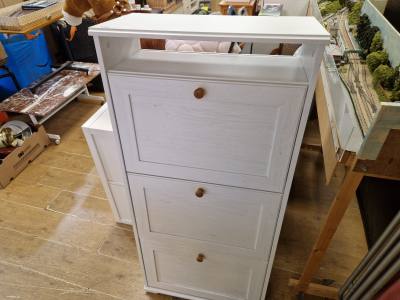 SHOE RACK + CUBE STORAGE CUPBOARD